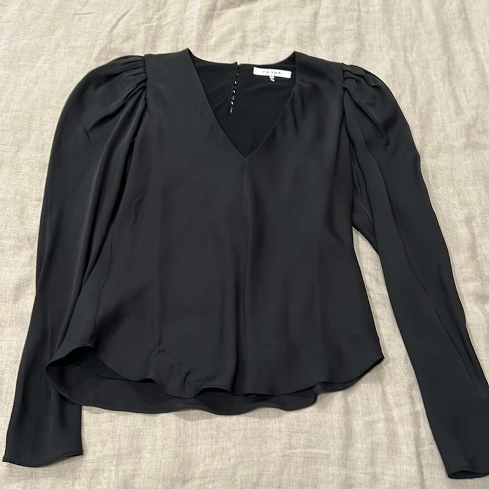 Blouse with puffy sleeve and v neck